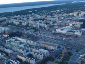 Näkymä rautatien suuntaan