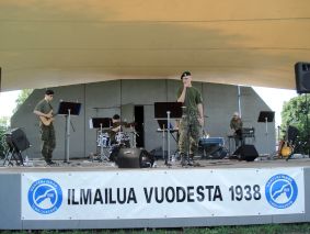 Panssarisoittokunnan
varusmiesorkesteri