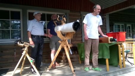 Työpaja koulutusrakennuksen terassilla