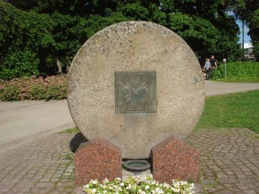 JR 4:n (jalkaväkirykmentti 4.) muistokivi.